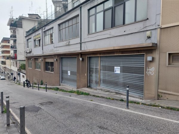 negozio in vendita ad Ancona in zona Vallemiano