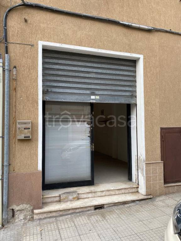 locale commerciale in vendita ad Ancona in zona Posatora