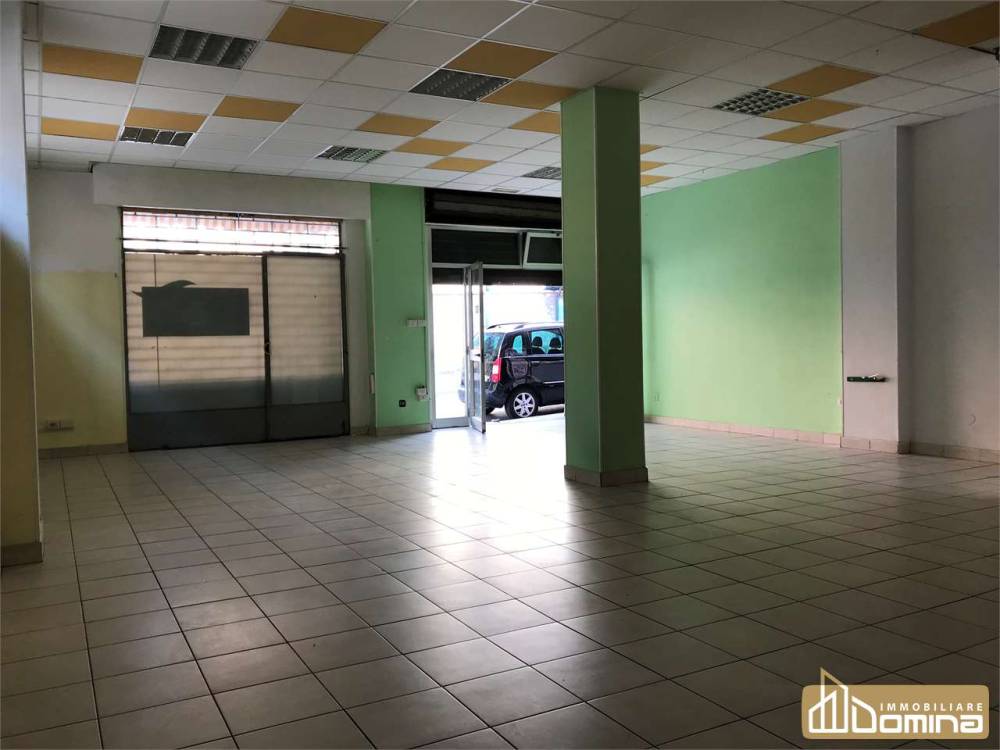 locale commerciale in vendita ad Ancona in zona Delle Grazie