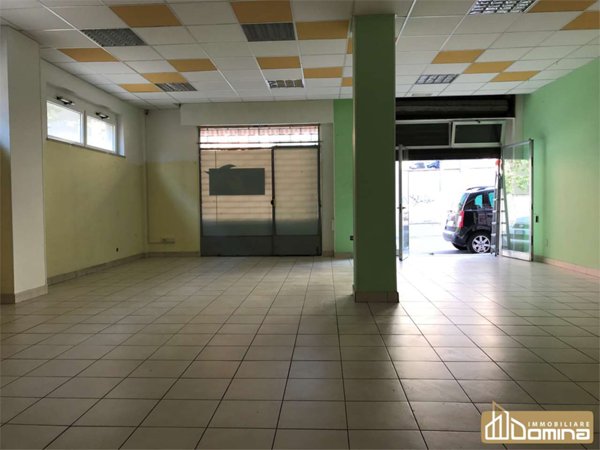 locale commerciale in vendita ad Ancona in zona Delle Grazie