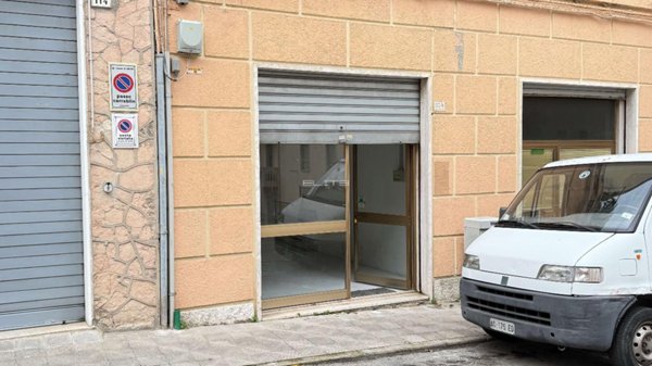 negozio in vendita ad Ancona in zona Adriatico