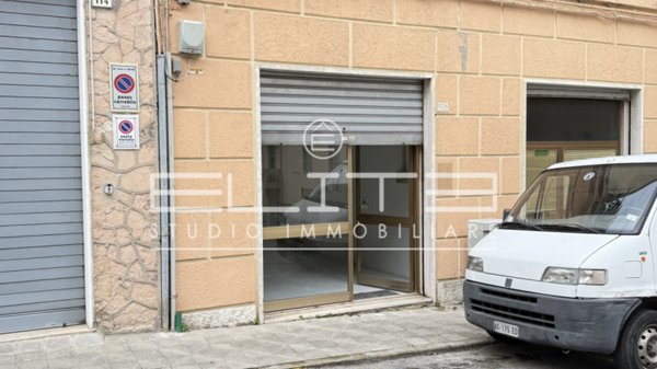 locale di sgombero in vendita ad Ancona in zona Adriatico