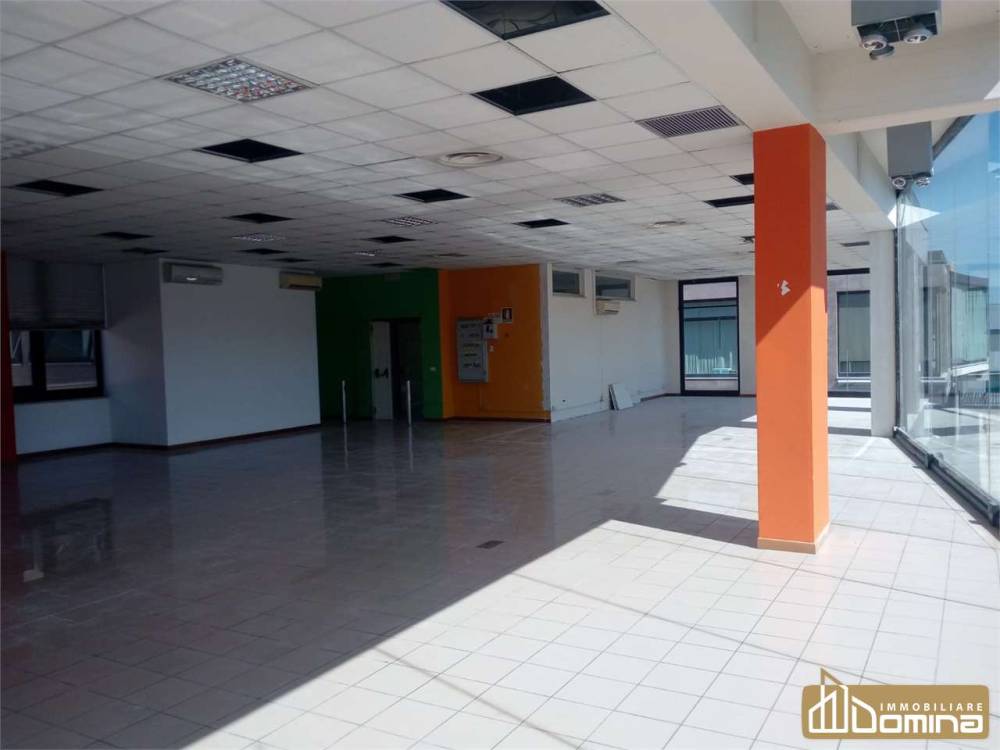 negozio in vendita ad Ancona in zona Baraccola