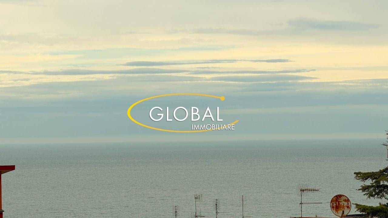 appartamento in vendita ad Ancona in zona Adriatico