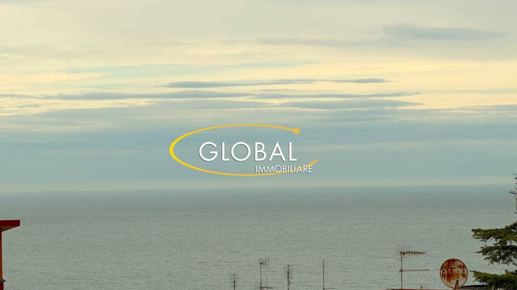 appartamento in vendita ad Ancona in zona Adriatico