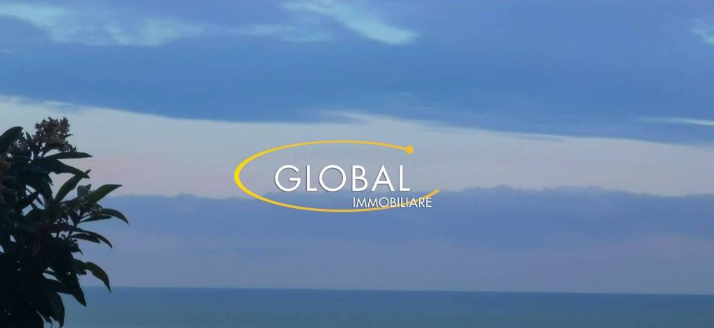 appartamento in vendita ad Ancona in zona Adriatico