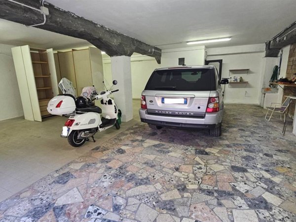 locale commerciale in vendita ad Ancona in zona Tavernelle