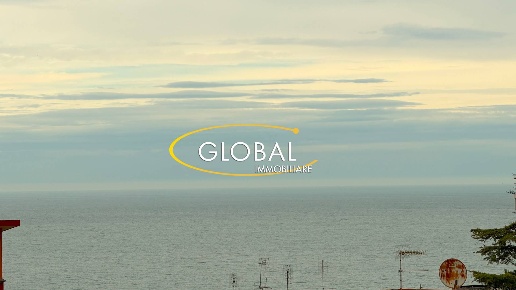 appartamento in vendita ad Ancona in zona Adriatico