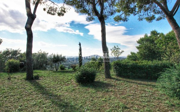 casa indipendente in vendita ad Ancona in zona Varano