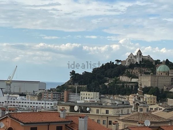 appartamento in vendita ad Ancona in zona Piano San Lazzaro