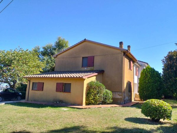 casa indipendente in vendita ad Ancona in zona Candia