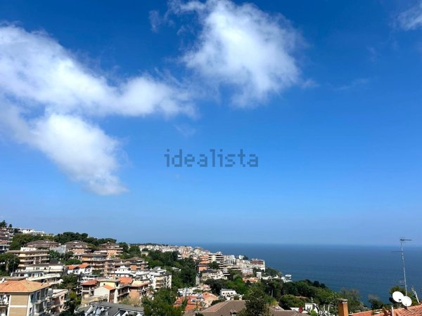 appartamento in vendita ad Ancona in zona Adriatico