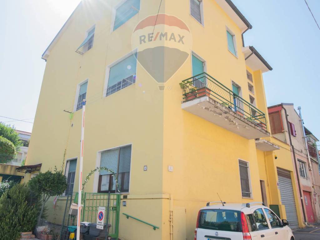 appartamento in vendita ad Ancona in zona Palombare