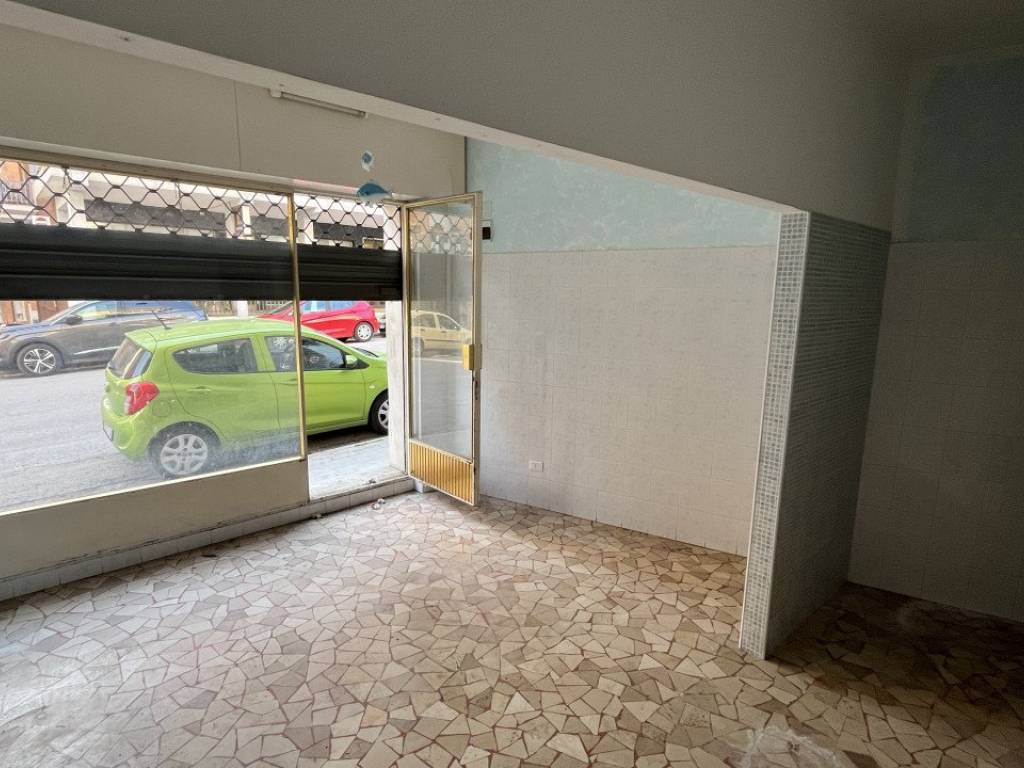 negozio in vendita ad Ancona