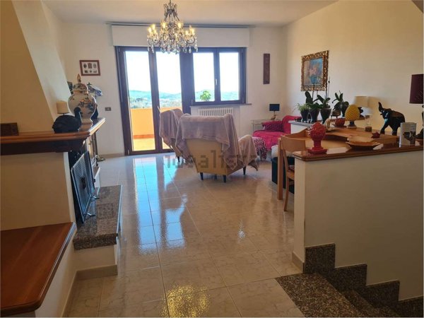 casa indipendente in vendita ad Ancona in zona Piano San Lazzaro