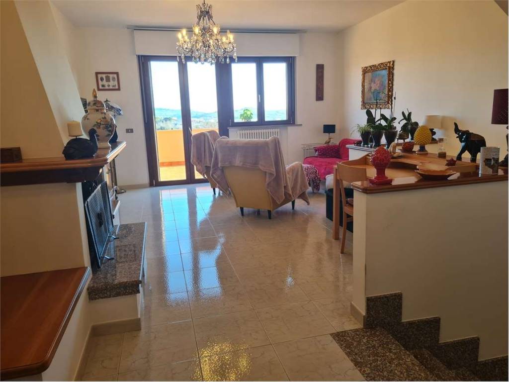 casa indipendente in vendita ad Ancona in zona Piano San Lazzaro