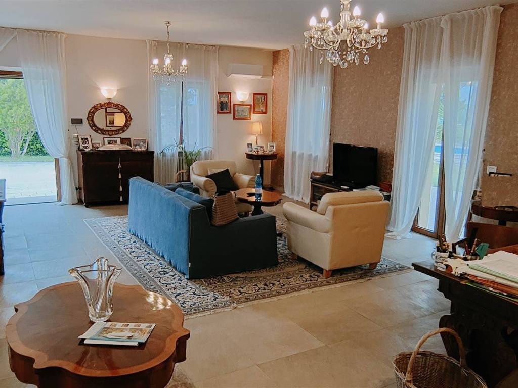 casa indipendente in vendita ad Ancona in zona Candia