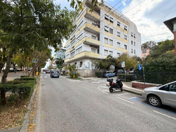 appartamento in vendita ad Ancona in zona Passetto