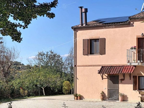 appartamento in vendita ad Ancona in zona Aspio di Ancona