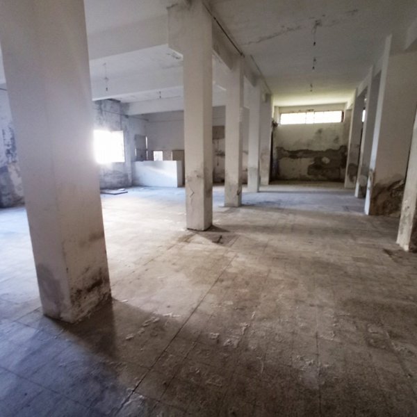 locale di sgombero in vendita ad Ancona