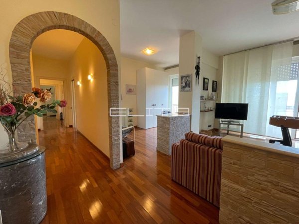 appartamento in vendita ad Ancona in zona Collemarino