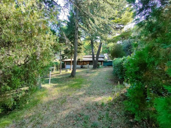 casa indipendente in vendita ad Ancona in zona Massignano