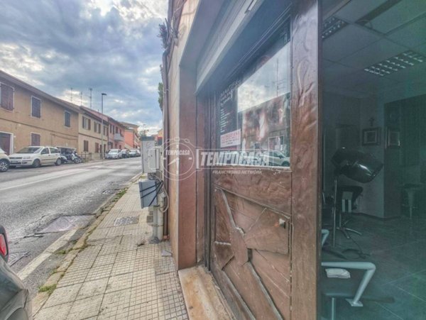 locale commerciale in vendita ad Ancona in zona Scrima