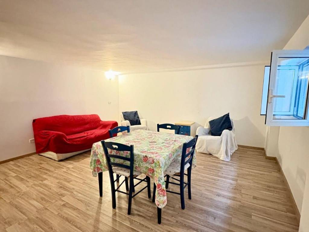 locale commerciale in vendita ad Ancona in zona Centro Storico