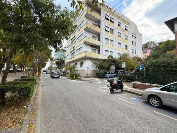 appartamento in vendita ad Ancona in zona Adriatico