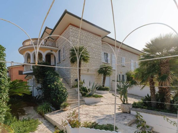 appartamento in vendita ad Ancona in zona Torrette