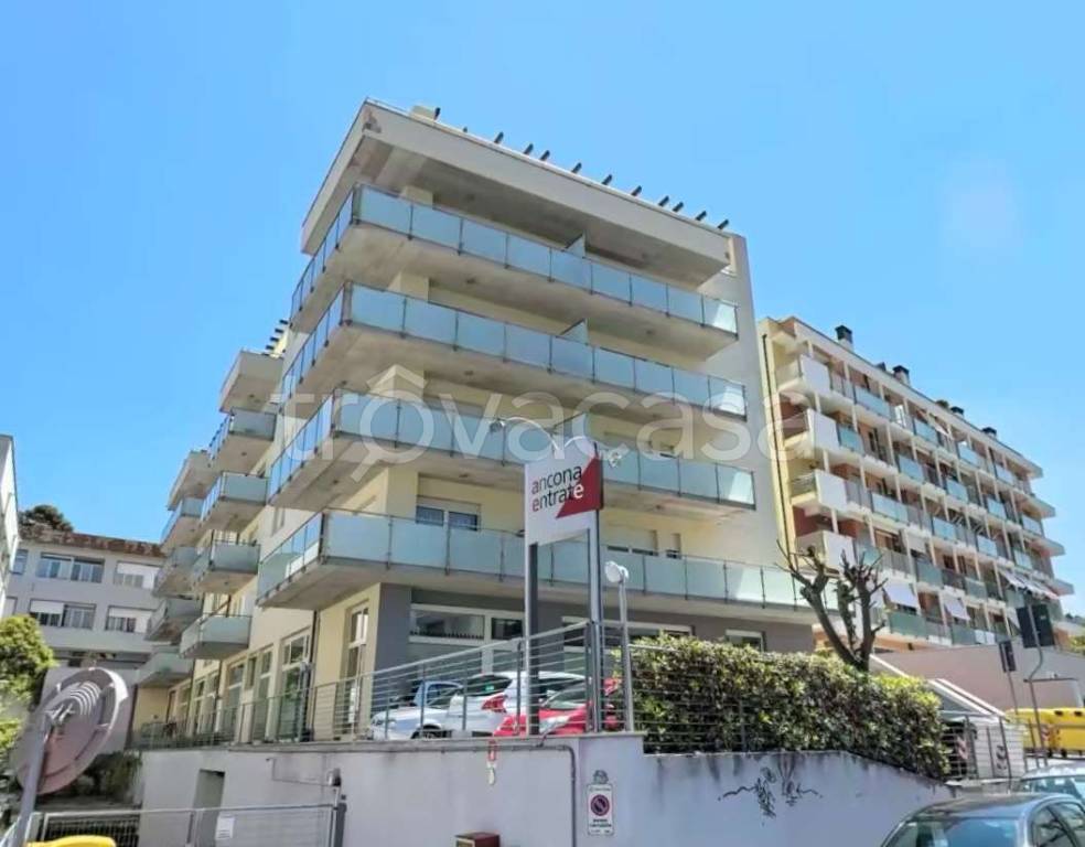 appartamento in vendita ad Ancona in zona Palombare