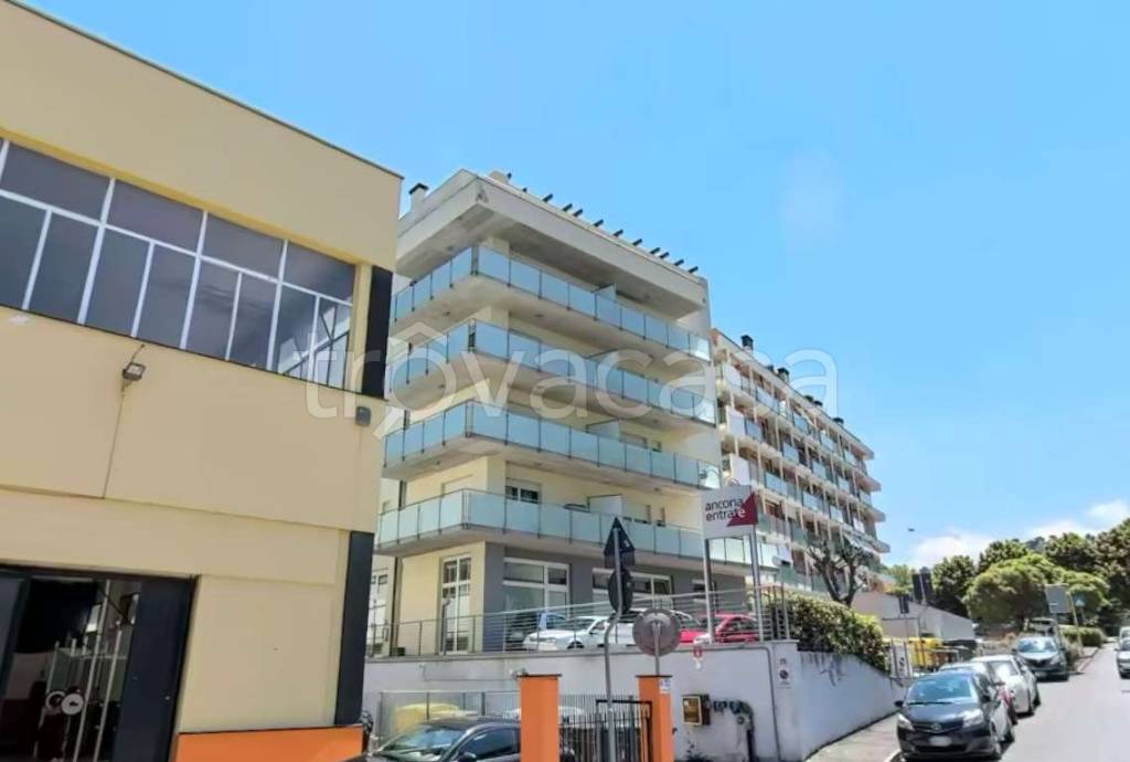 appartamento in vendita ad Ancona in zona Palombare