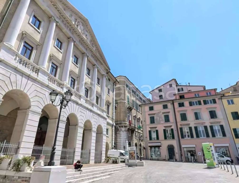 ufficio in vendita ad Ancona in zona Centro Storico