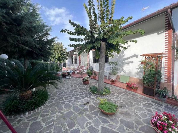 casa indipendente in vendita ad Ancona in zona Sappanico