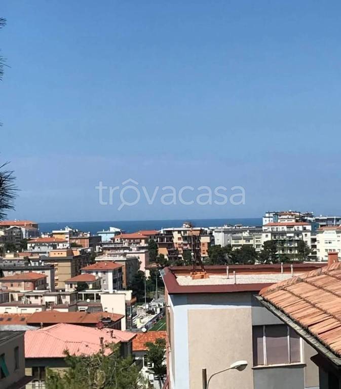 appartamento in vendita ad Ancona in zona Adriatico
