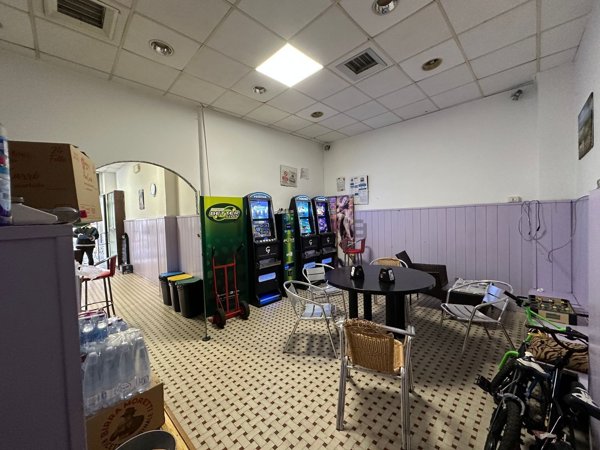 locale di sgombero in vendita ad Ancona