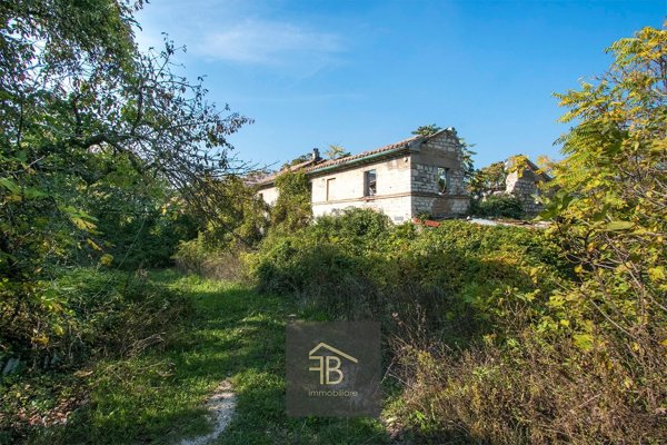 casale in vendita ad Ancona in zona Piano San Lazzaro