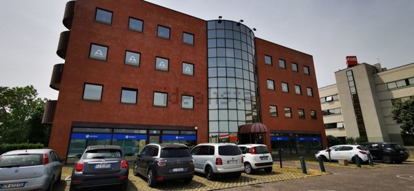 ufficio in vendita ad Ancona in zona Piano San Lazzaro