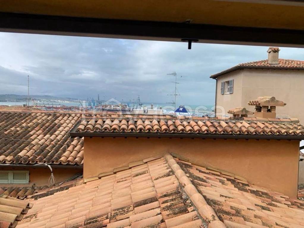 appartamento in vendita ad Ancona in zona Piano San Lazzaro