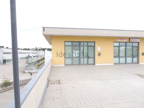 ufficio in vendita ad Ancona in zona Piano San Lazzaro