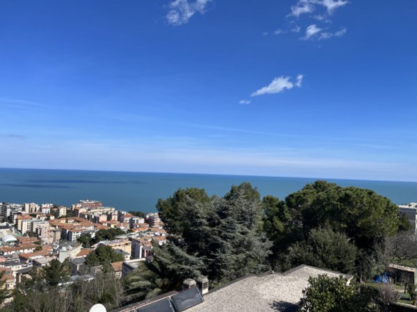 appartamento in vendita ad Ancona in zona Adriatico