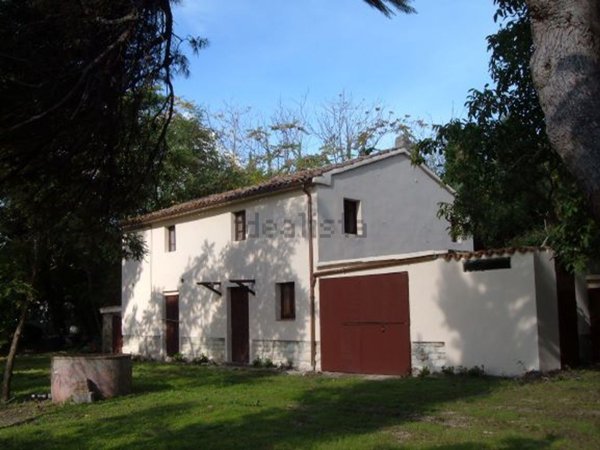 casa indipendente in vendita ad Ancona in zona Adriatico