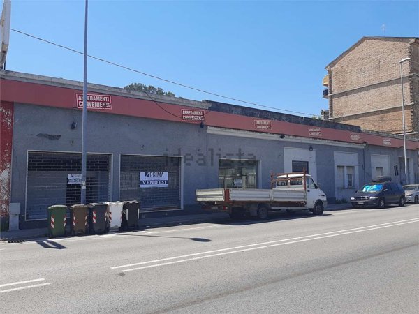 negozio in vendita ad Ancona in zona Palombella