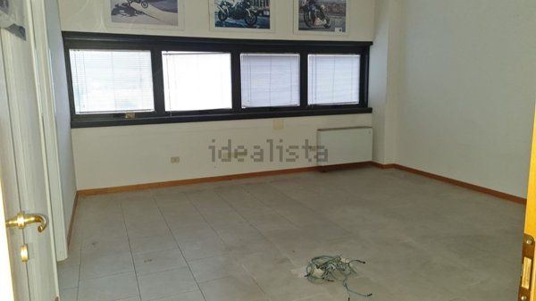 ufficio in vendita ad Ancona in zona Baraccola