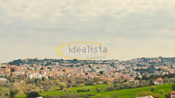 esavano in vendita ad Ancona in zona Pinocchio