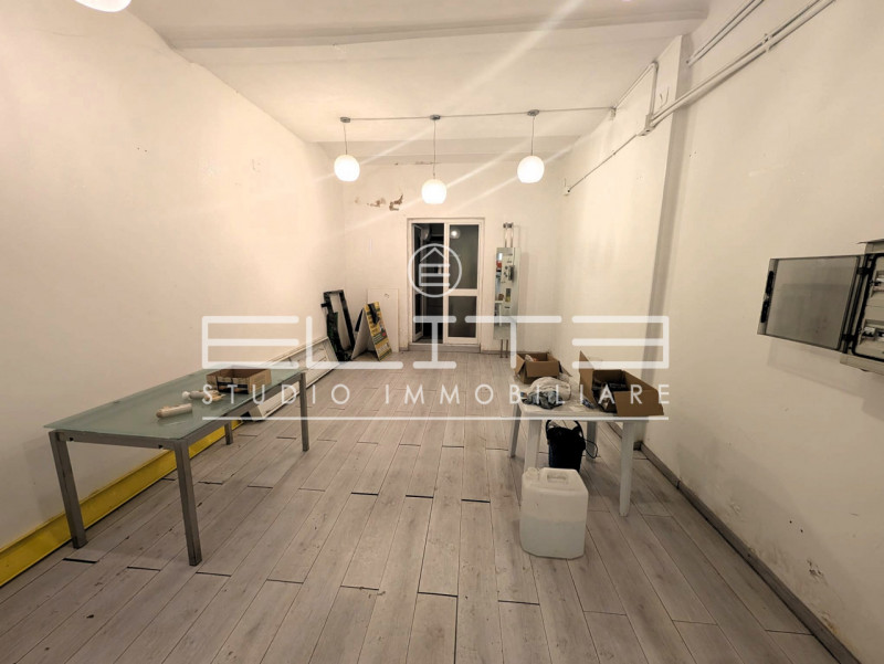 locale commerciale in vendita ad Ancona in zona Piano San Lazzaro