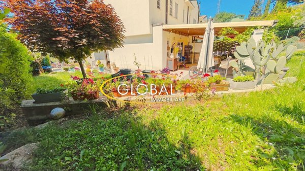 pentavano in vendita ad Ancona