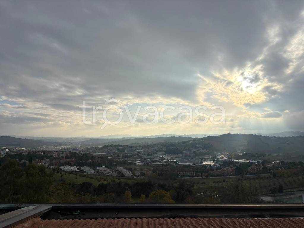appartamento in vendita ad Ancona in zona Brecce Bianche
