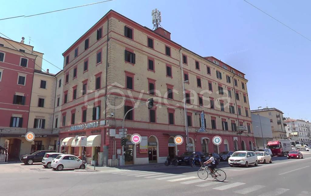 negozio in vendita ad Ancona in zona Piano San Lazzaro