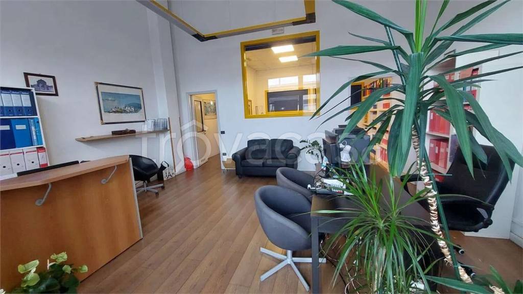 ufficio in vendita ad Ancona in zona Candia